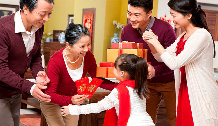 Lựa chọn quà Tết vừa túi tiền 2024